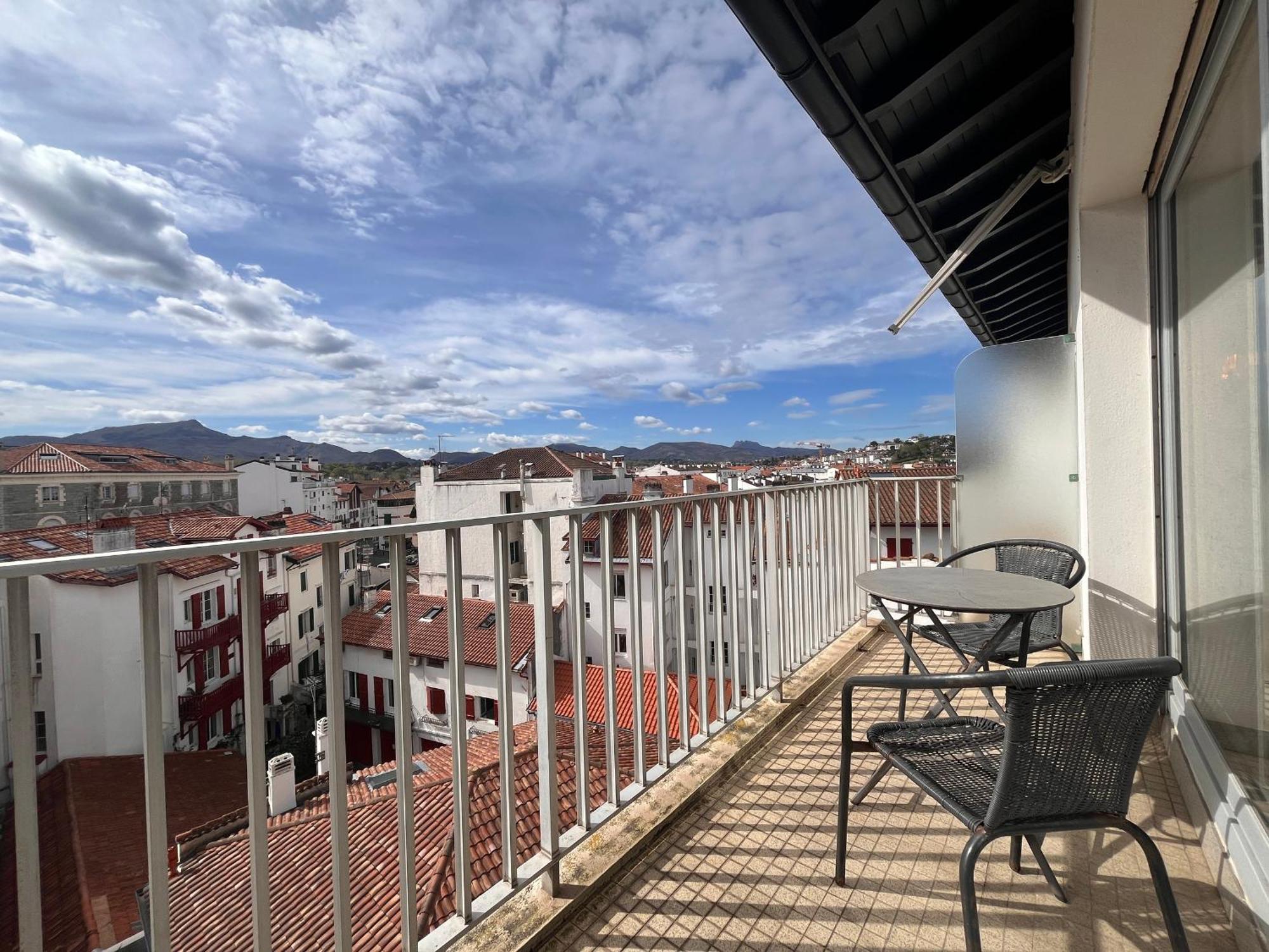 Coeur De Saint-Jean-De-Luz : Appartement Lumineux Avec Balcon, Proche Plage Et Commerces - Fr-1-239-1079 Bagian luar foto